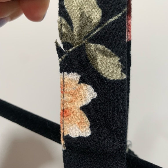 American Eagle π¦
Floral Crop Top/ Bralette - XS - Picture 3 of 3